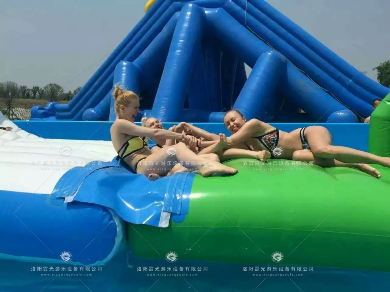 郊区儿童乐园充气游泳池